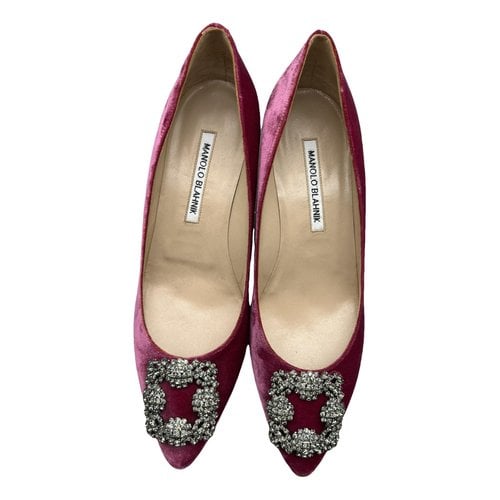 Pre-owned Manolo Blahnik Hangisi Velvet Heels In Pink