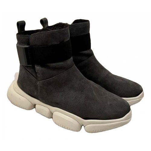 Pre-owned Moncler Leather Boots In Grey