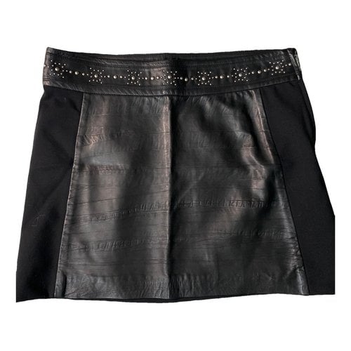 Pre-owned Ikks Leather Mini Skirt In Black