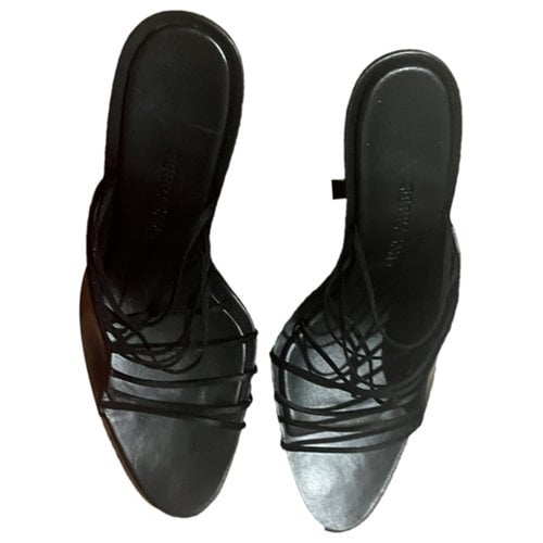Pre-owned Ferragamo Leather Sandal In Black
