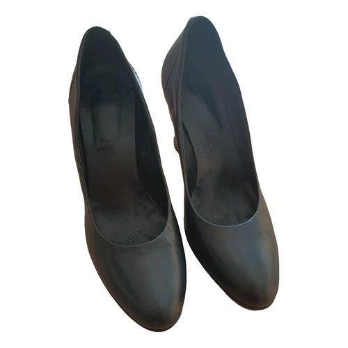 Pre-owned Coccinelle Leather Heels In Black