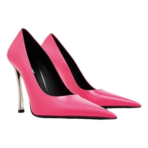 Pre-owned Versace Patent Leather Heels In Pink
