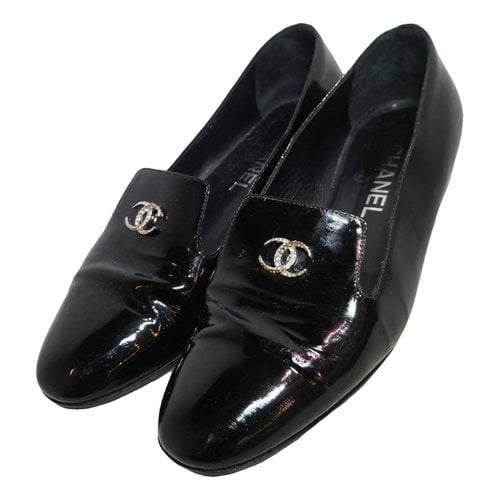 Pre-owned Chanel Patent Leather Flats In Black