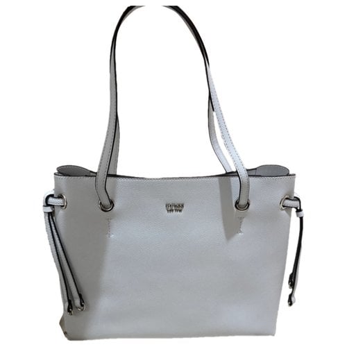Pre-owned Guess Leather Handbag In White