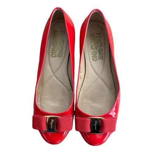 Pre-owned Ferragamo Vara Patent Leather Ballet Flats In Red