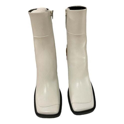 Pre-owned The Row Leather Boots In White