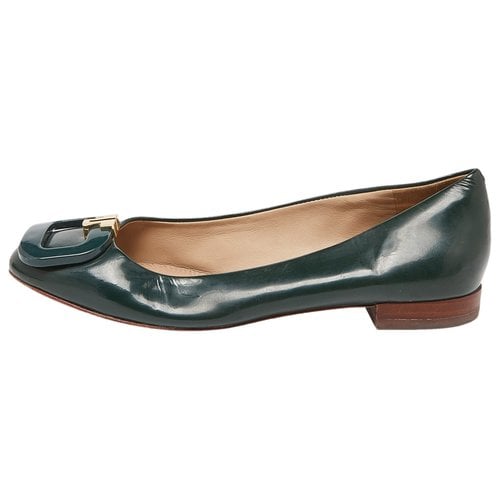 Pre-owned Tory Burch Patent Leather Flats In Green