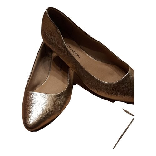 Pre-owned Christian Siriano Vegan Leather Ballet Flats In Gold