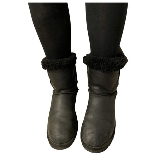 Pre-owned Ugg Leather Snow Boots In Black