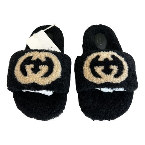 Pre-owned Gucci Double G Shearling Sandal In Black