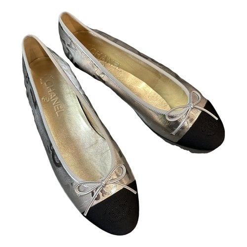 Pre-owned Chanel Leather Flats In Metallic