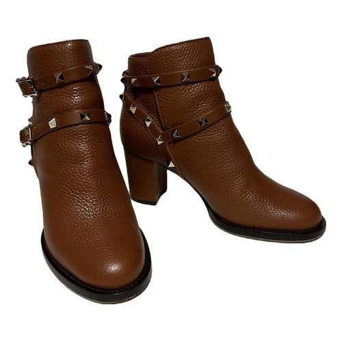 Pre-owned Valentino Garavani Rockstud Leather Boots In Brown
