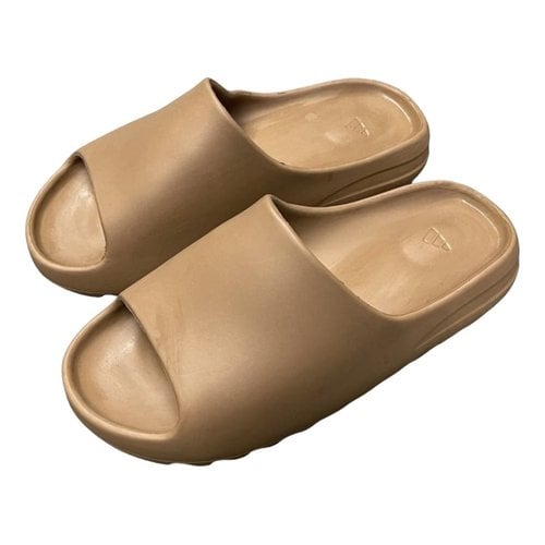 Pre-owned Yeezy Sandals In Brown
