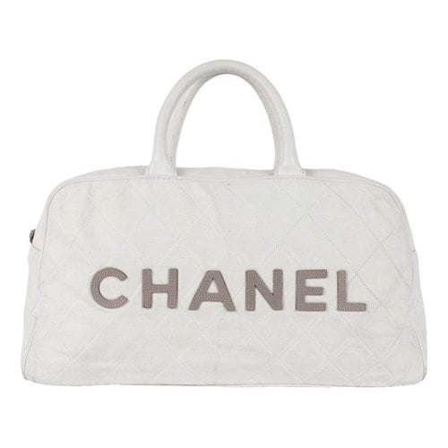Pre-owned Chanel Leather Travel Bag In White