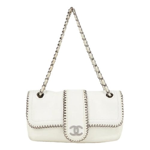 Pre-owned Chanel Chain Around Leather Handbag In White