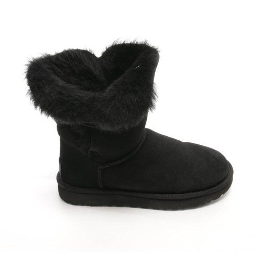 Pre-owned Ugg Leather Trainers In Black