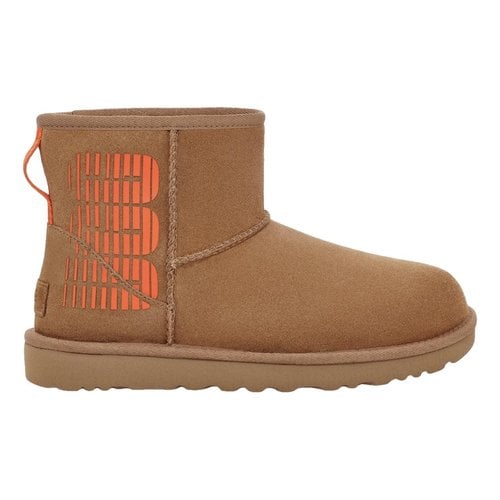 Pre-owned Ugg Snow Boots In Camel