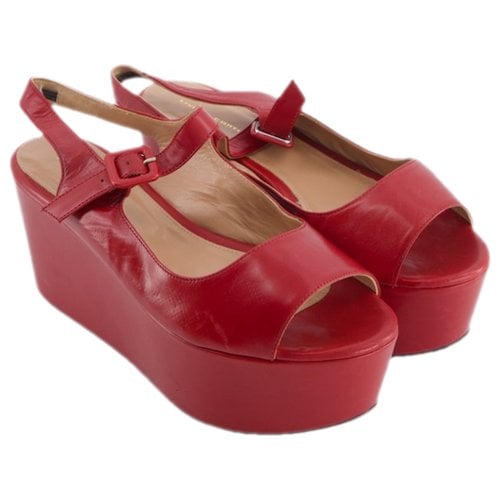 Pre-owned Liviana Conti Leather Sandals In Red