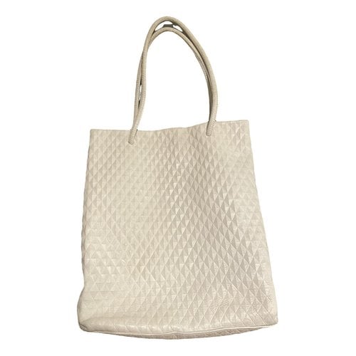Pre-owned Initial Leather Tote In White