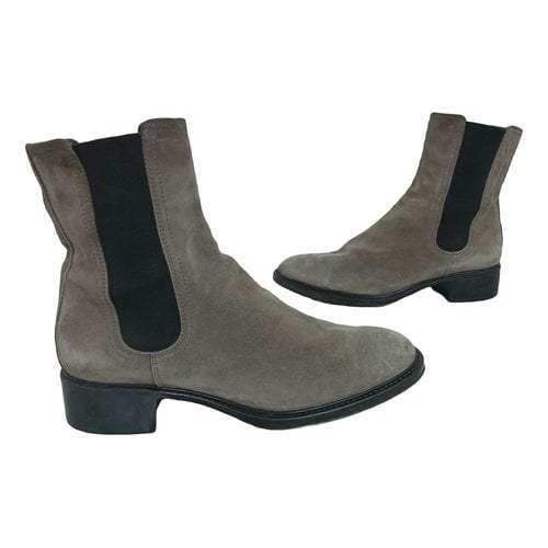 Pre-owned Tod's Boots In Grey