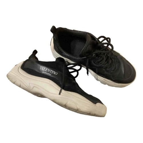 Pre-owned Valentino Garavani Gumboy Leather Low Trainers In Black