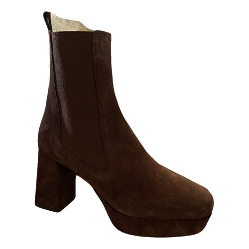 Pre-owned Unisa Boots In Brown
