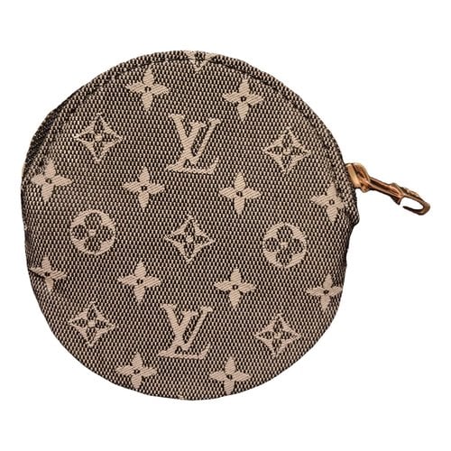 Pre-owned Louis Vuitton Cloth Purse In Grey