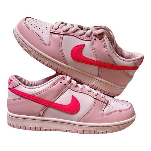 Pre-owned Nike Sb Dunk Low Leather Trainers In Pink