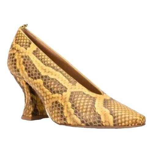 Pre-owned Bottega Veneta Almond Leather Heels In Yellow