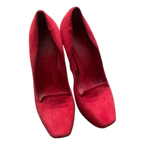 Pre-owned Alexander Mcqueen Velvet Heels In Red
