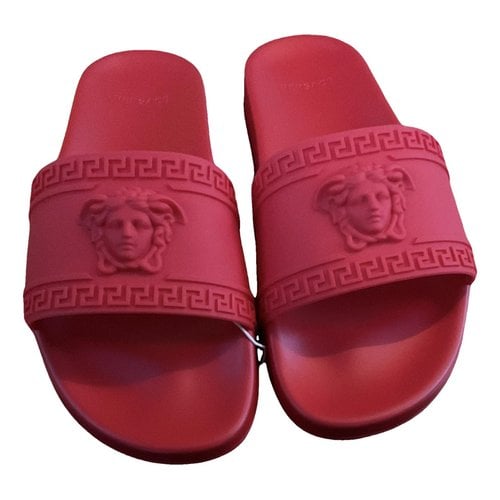 Pre-owned Versace Flats In Red