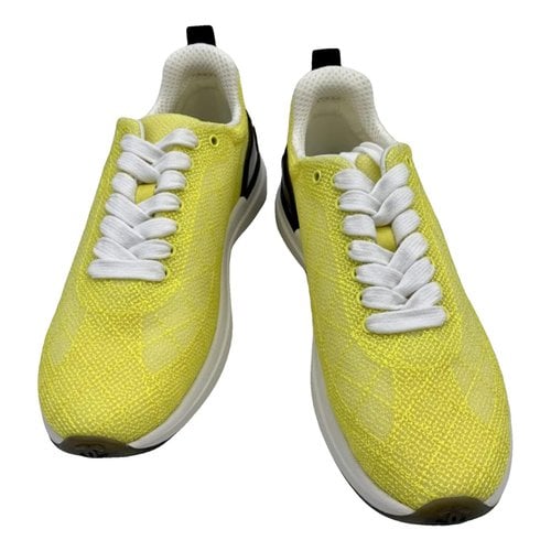 Pre-owned Chanel Cloth Trainers In Yellow
