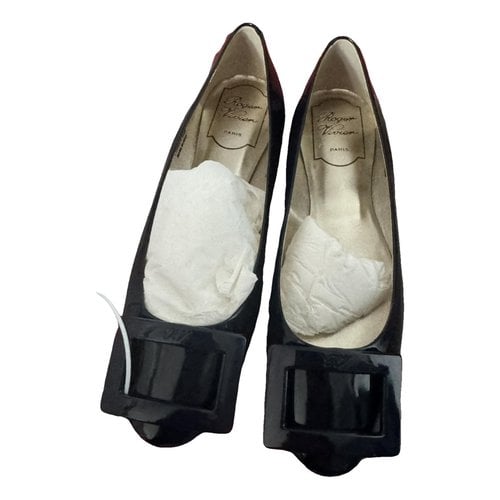 Pre-owned Roger Vivier Patent Leather Flats In Navy