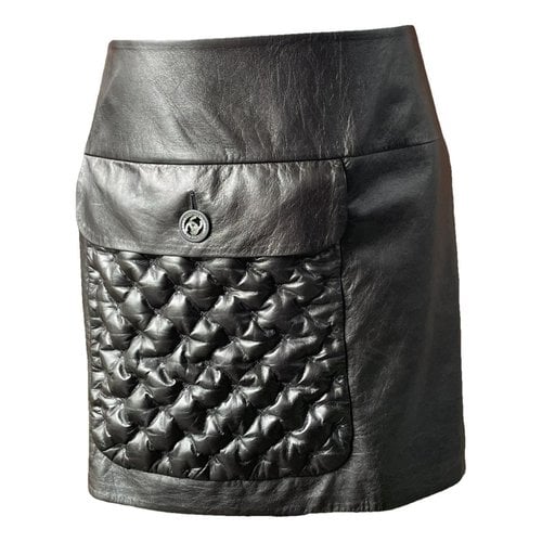 Pre-owned Chanel Leather Mini Skirt In Black