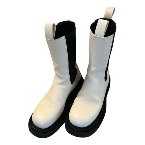 Pre-owned Bottega Veneta Lug Leather Biker Boots In White