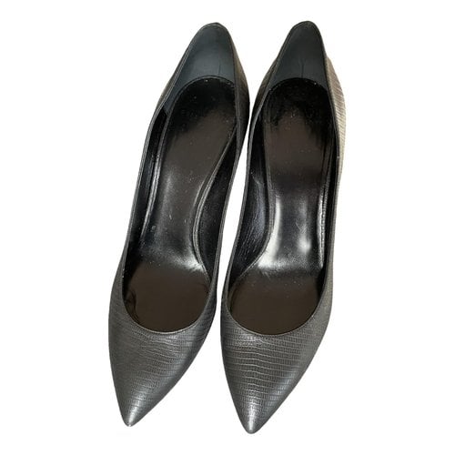 Pre-owned Armani Collezioni Leather Heels In Black