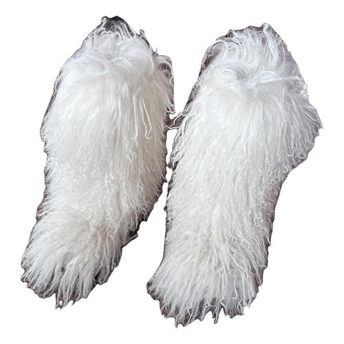 Pre-owned Vibram Leather Snow Boots In White