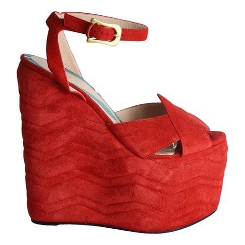 Pre-owned Gucci Heels In Red