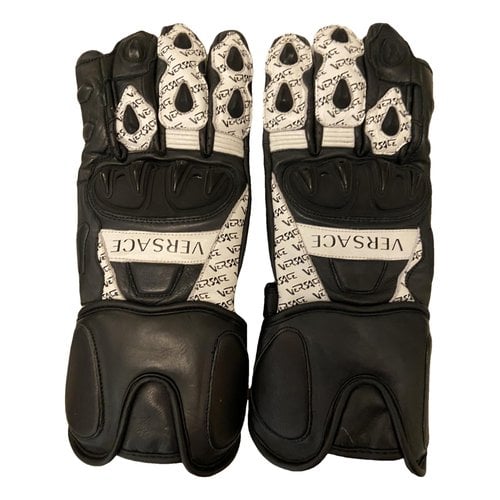 Pre-owned Versace Leather Gloves In Black