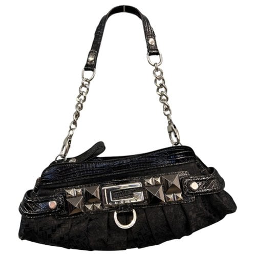 Pre-owned Guess Patent Leather Handbag In Black