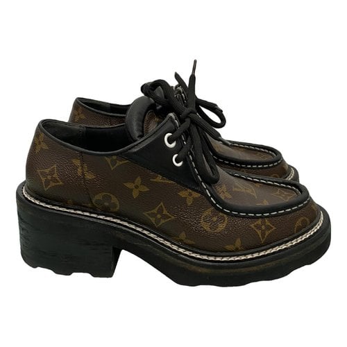Pre-owned Louis Vuitton Lv Beaubourg Cloth Lace Ups In Brown