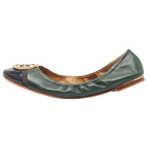 Pre-owned Tory Burch Patent Leather Flats In Green