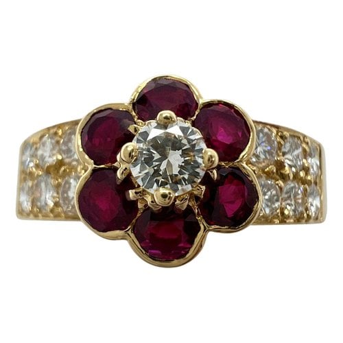 Pre-owned Van Cleef & Arpels Yellow Gold Ring In Red