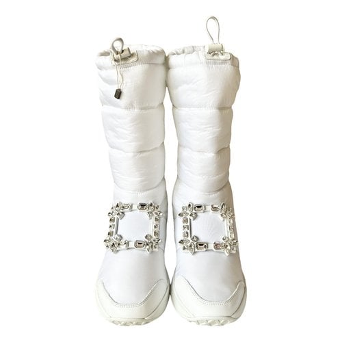 Pre-owned Roger Vivier Cloth Snow Boots In White