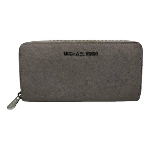 Pre-owned Michael Kors Leather Wallet In Grey