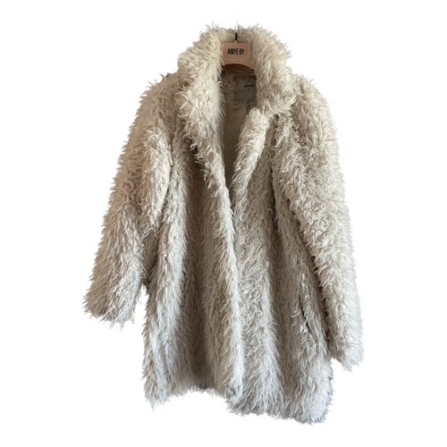 Pre-owned Minimum Faux Fur Coat In White