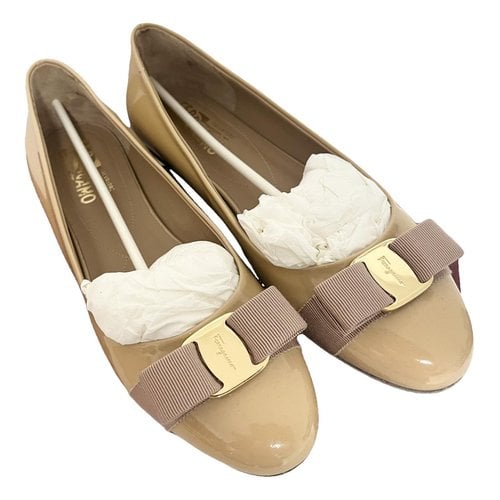 Pre-owned Ferragamo Patent Leather Flats In Beige