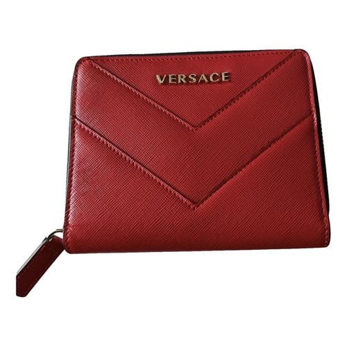 Pre-owned Versace Leather Purse In Red