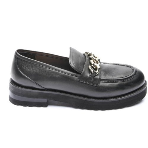 Pre-owned Aigner Leather Flats In Black
