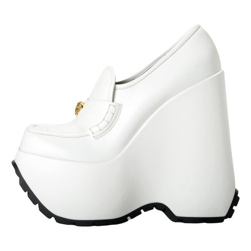 Pre-owned Versace Leather Buckled Boots In White